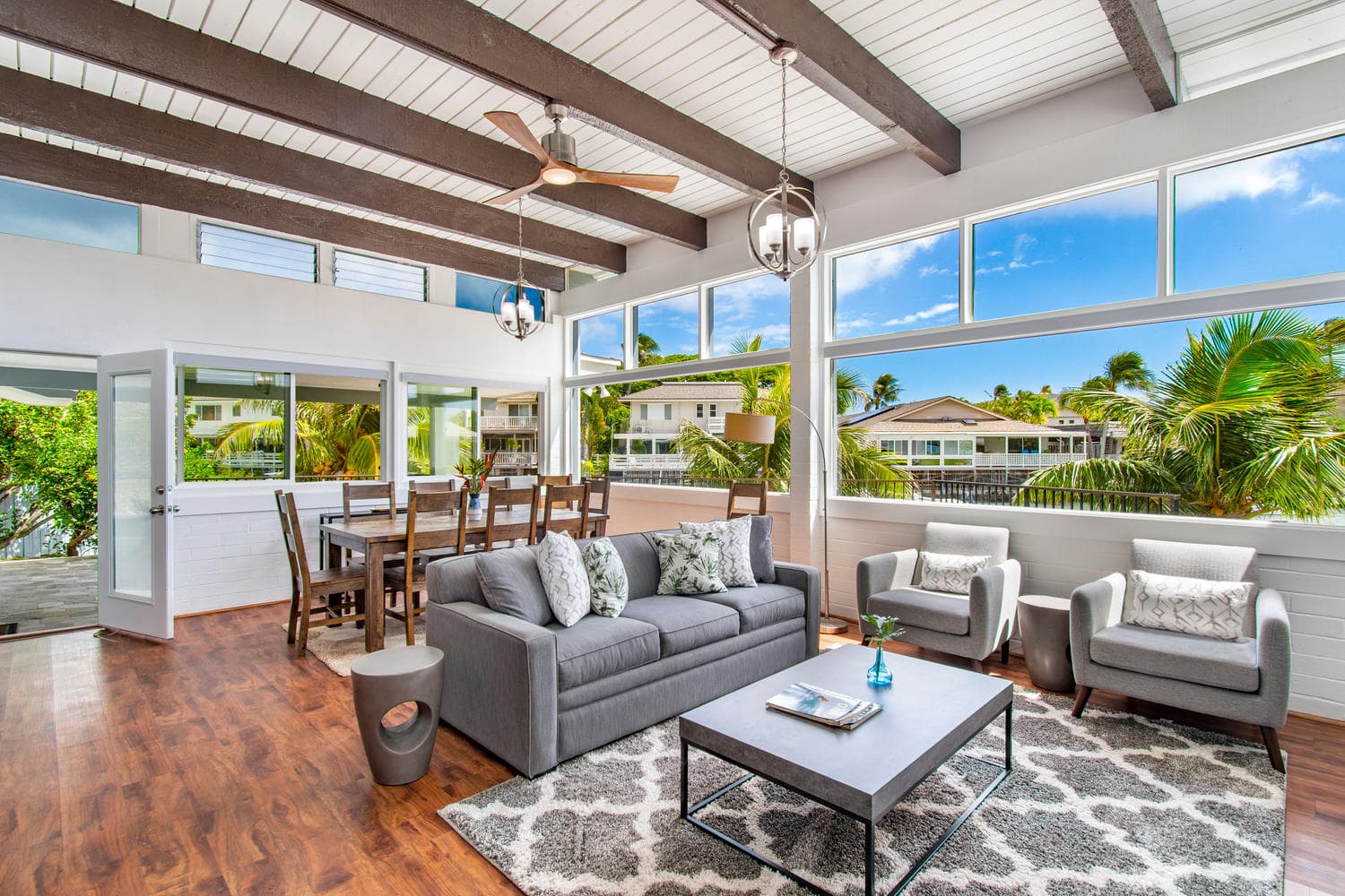 Holoholo Hale - Image 1