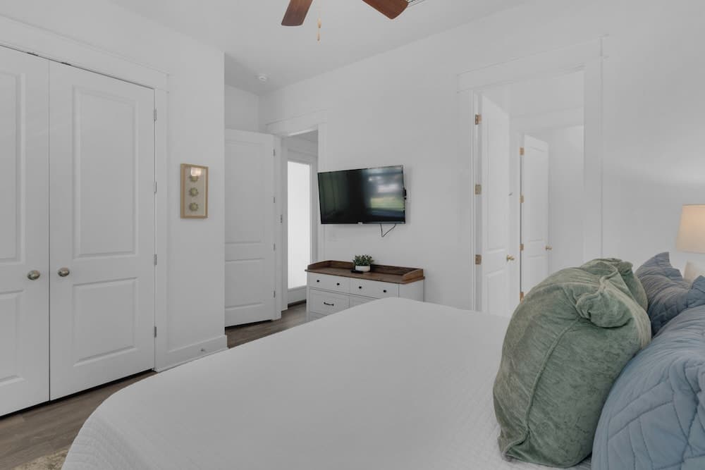 Serene Near the Sea - Image 7