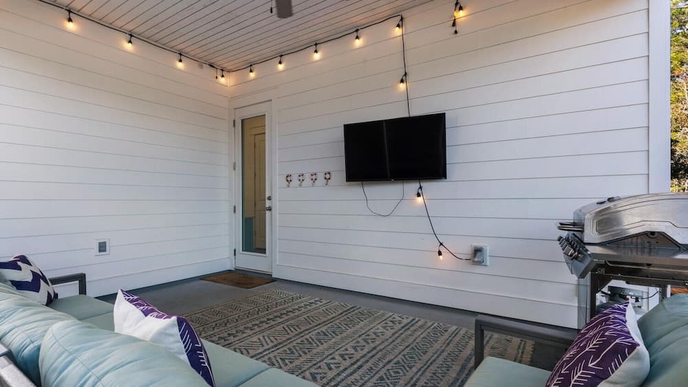 Serene Near the Sea - Image 39