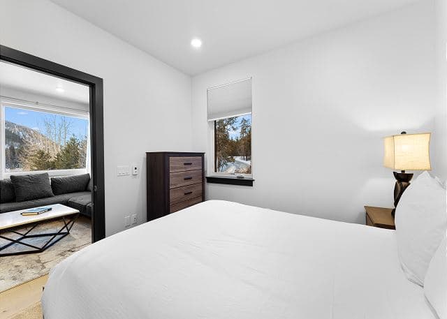 Crestview Chalet Bliss - Image 20