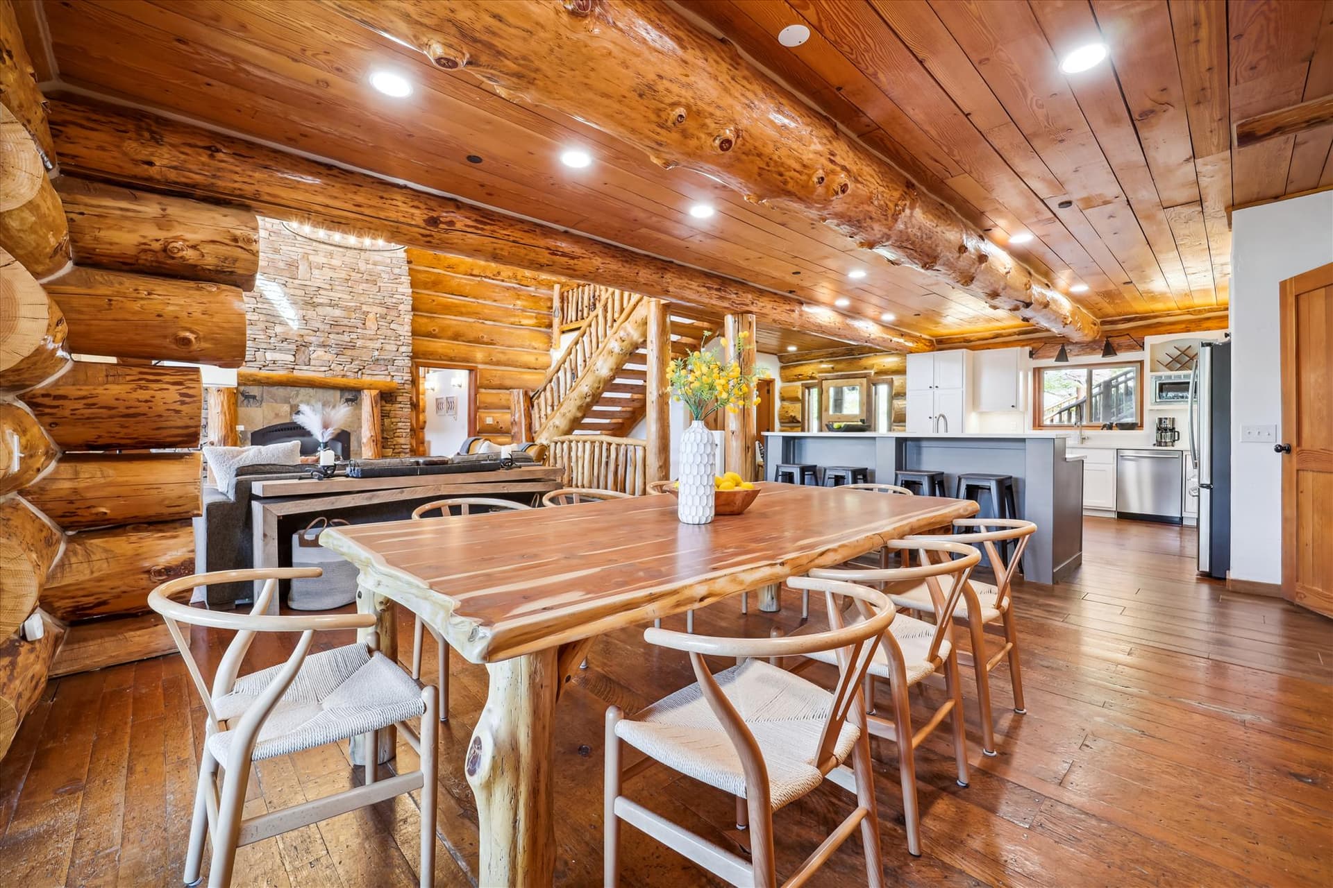 Modern Log Cabin - Image 5