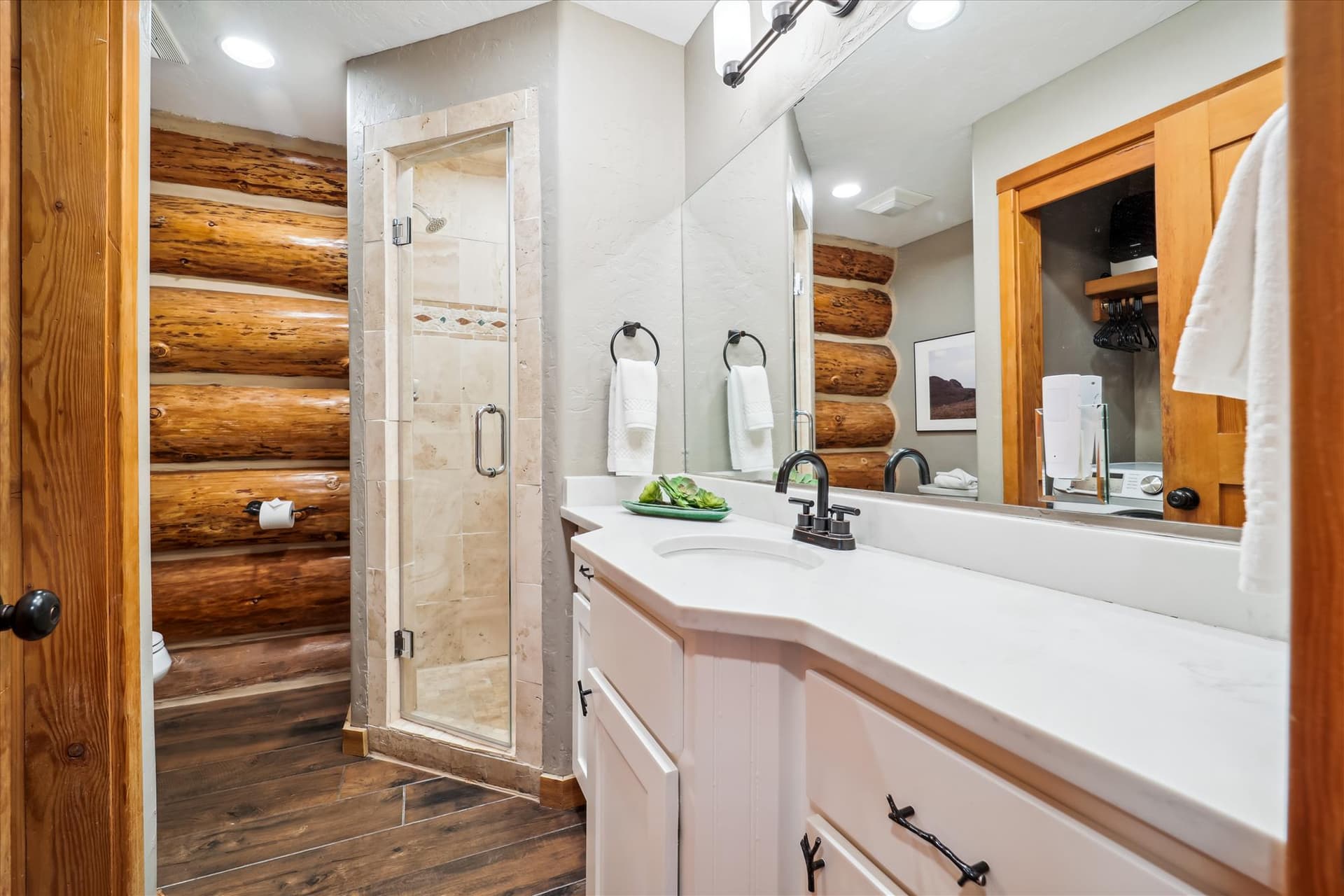 Modern Log Cabin - Image 21