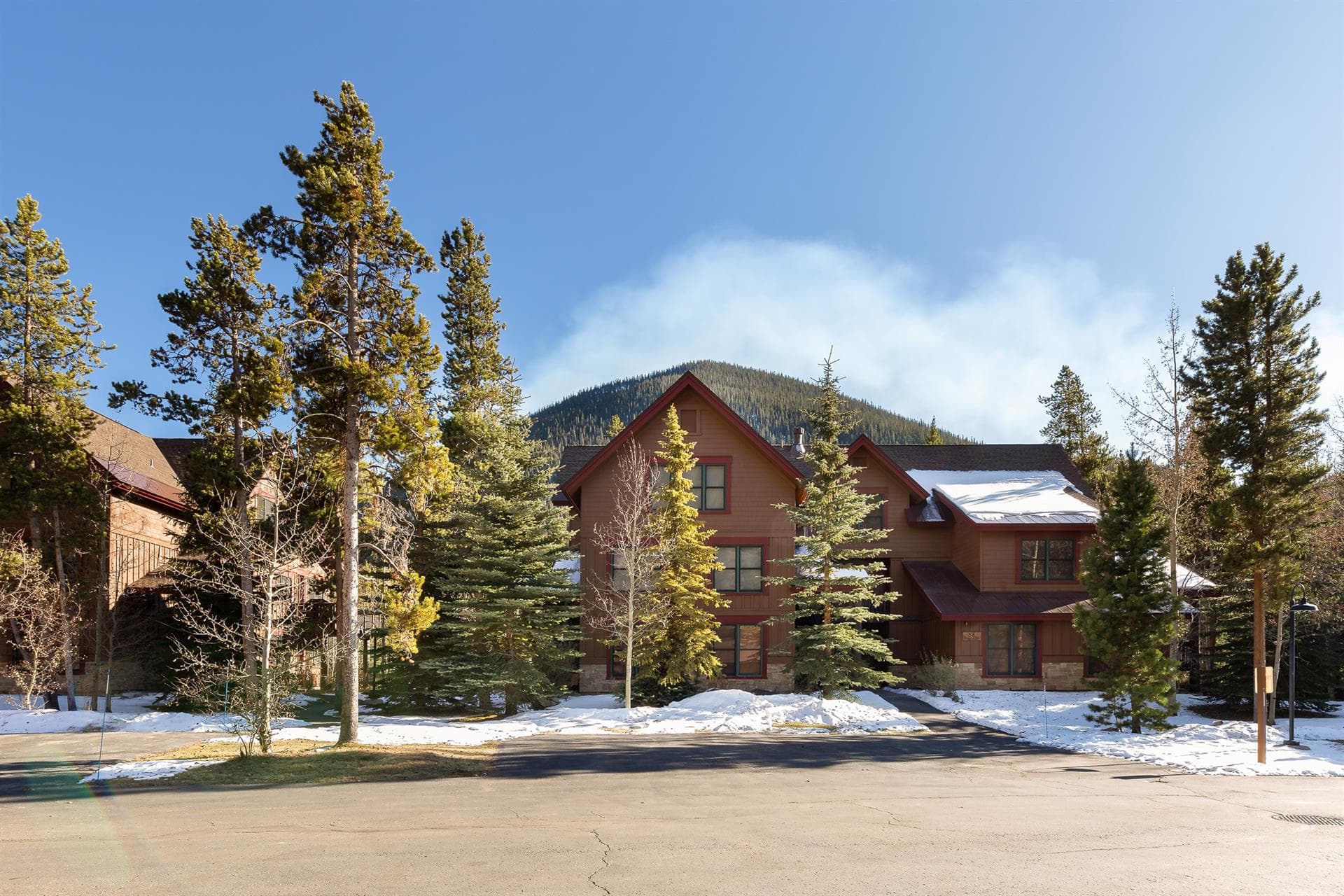 Treetop Haven Retreat - Image 5