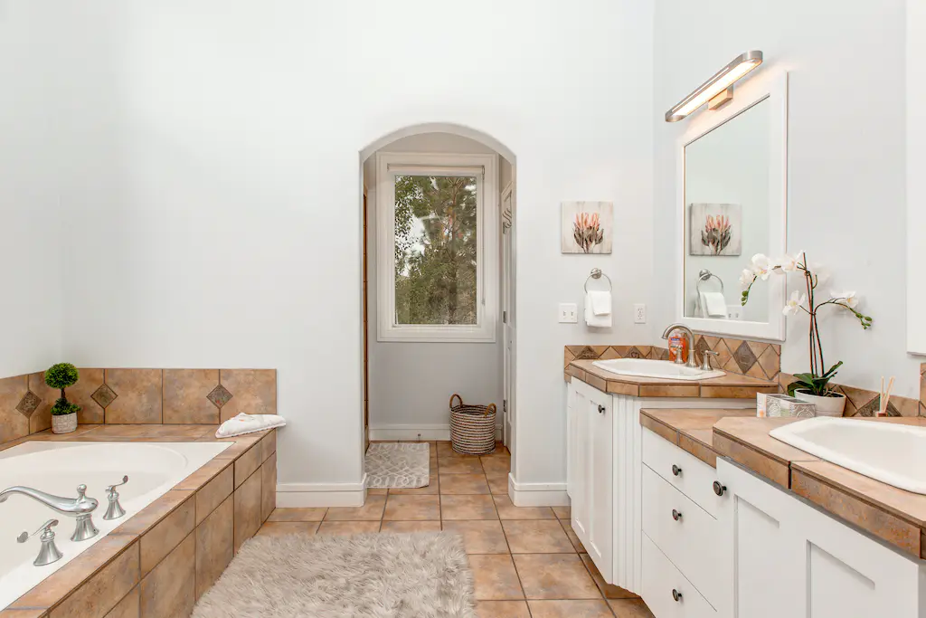 Glamorous Gallivan Place - Image 12