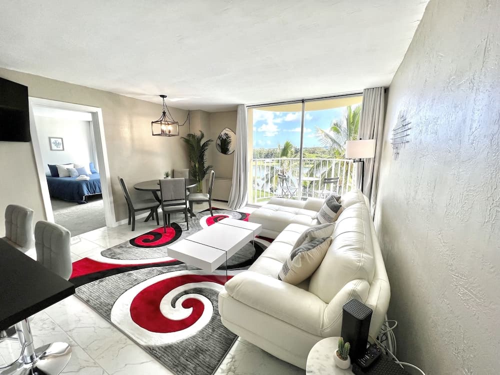 Locale Hilo Condo - Image 1