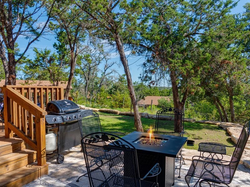 Cedar Bliss Texas Cabin - Image 21