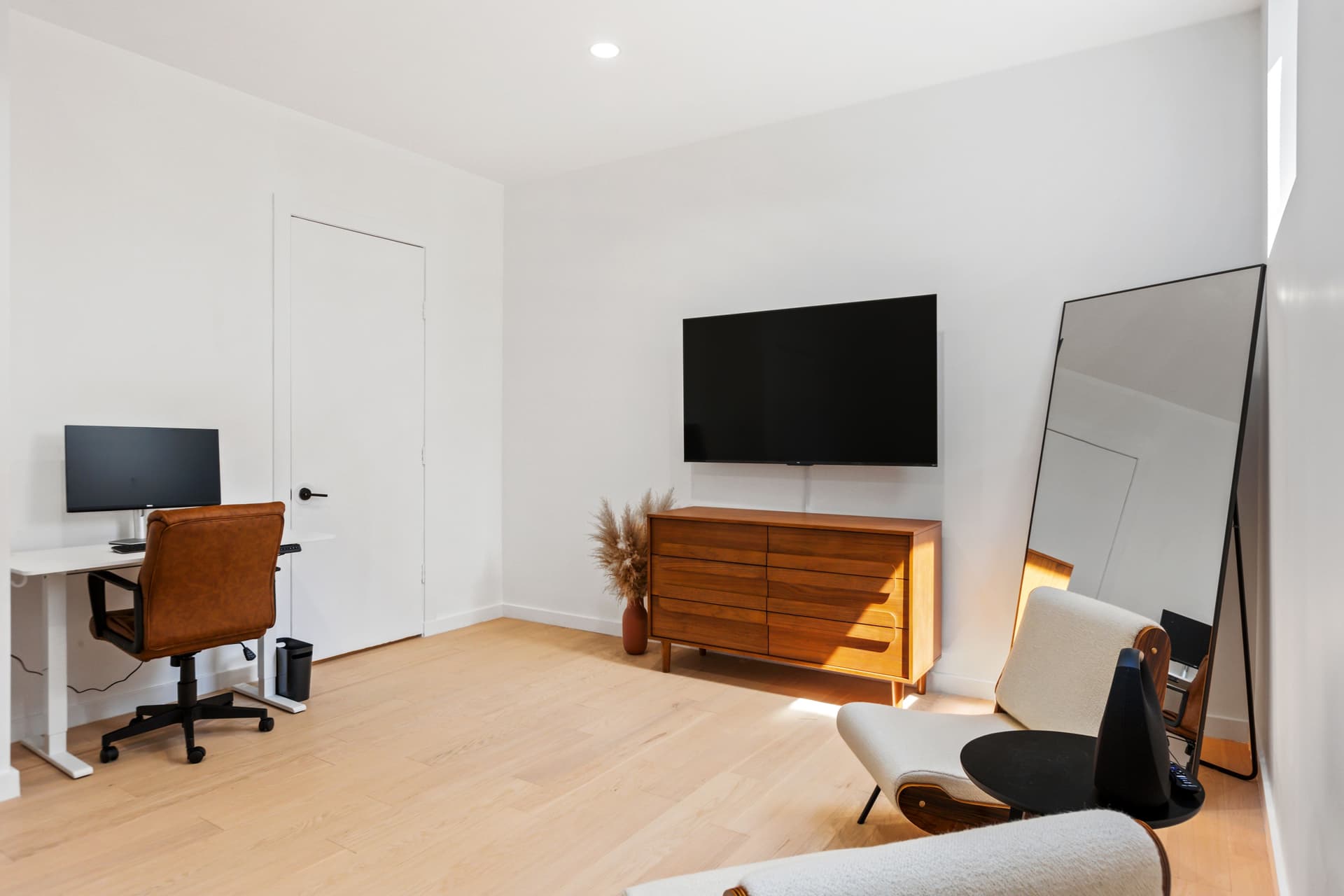 Still Ex Residence - Image 24