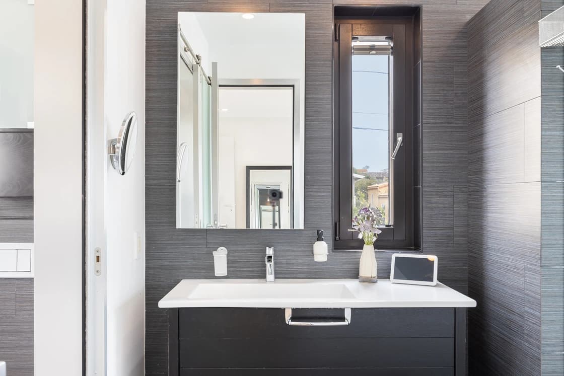 Moonlight Modern - Image 24