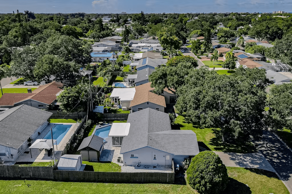 Corner by the Coast - Image 31