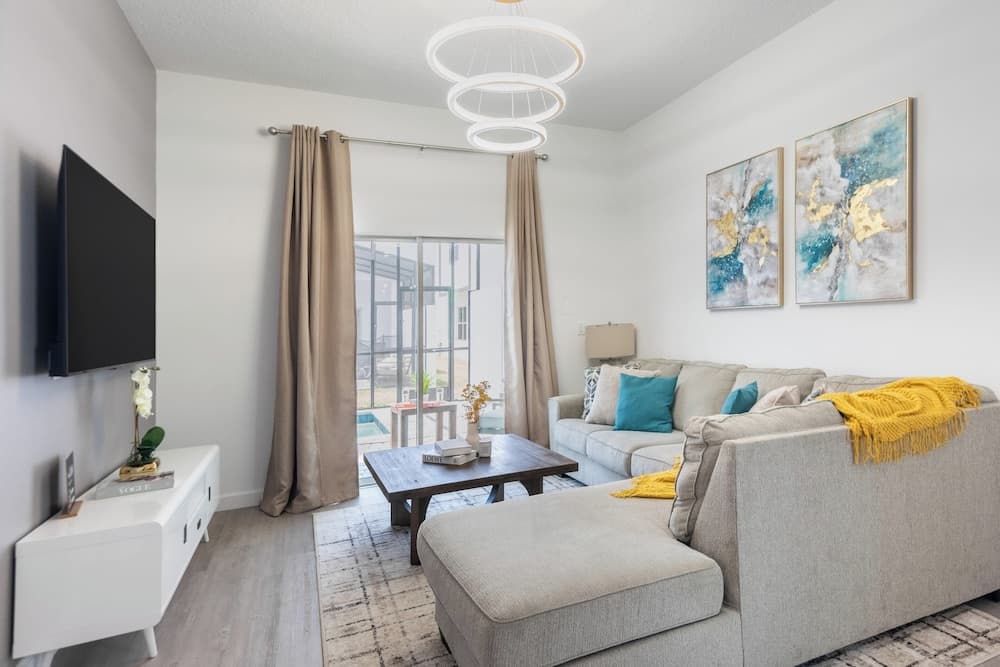 Magic Disney Manor - Image 1