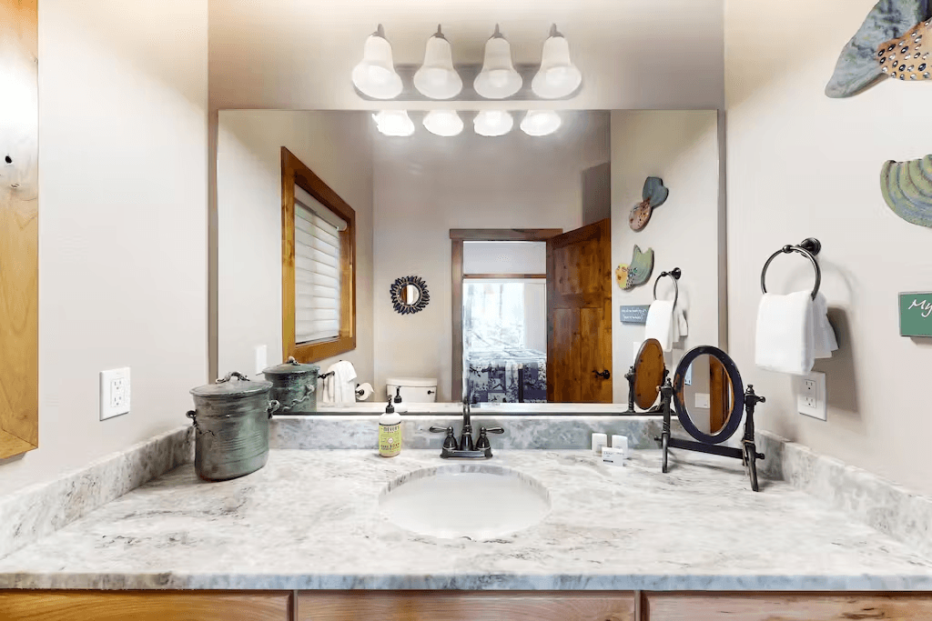 Lakefront Marvel - Image 20