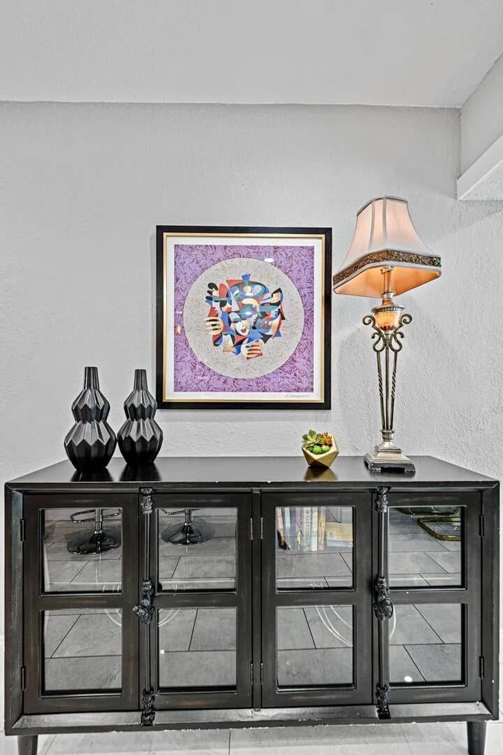 Wilton Manor - Image 13