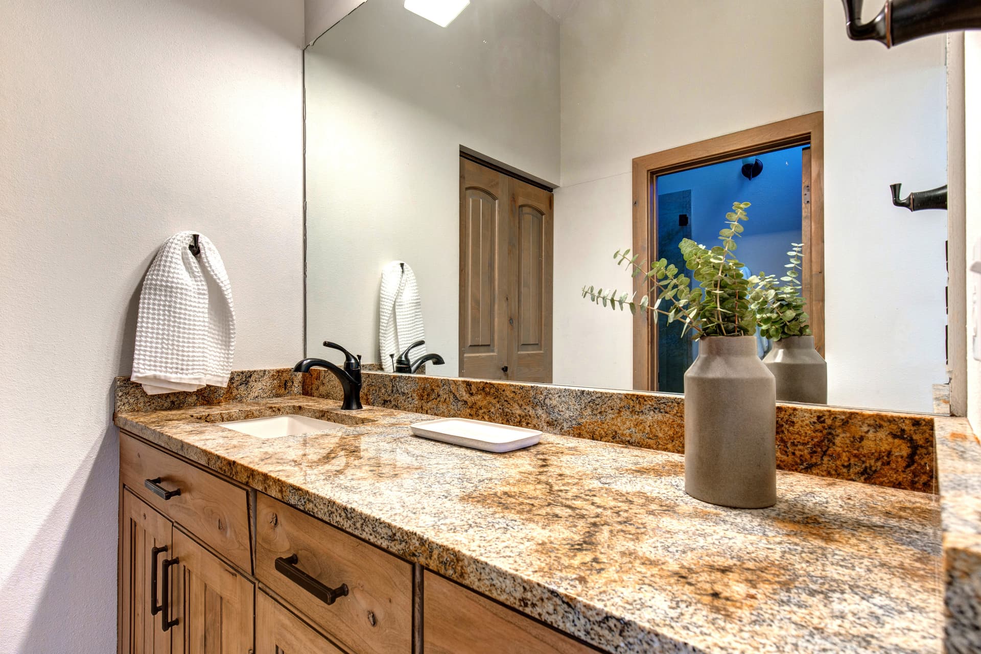 Red Pine Wonder Home - Image 10