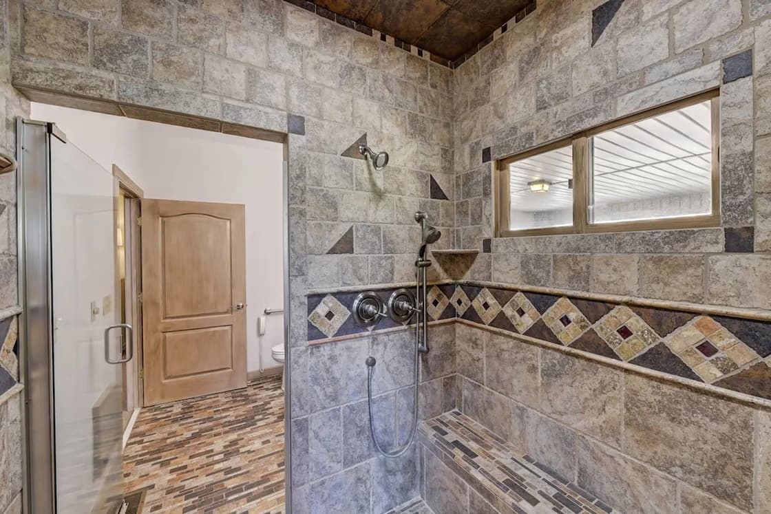 Landover Lodge - Image 19