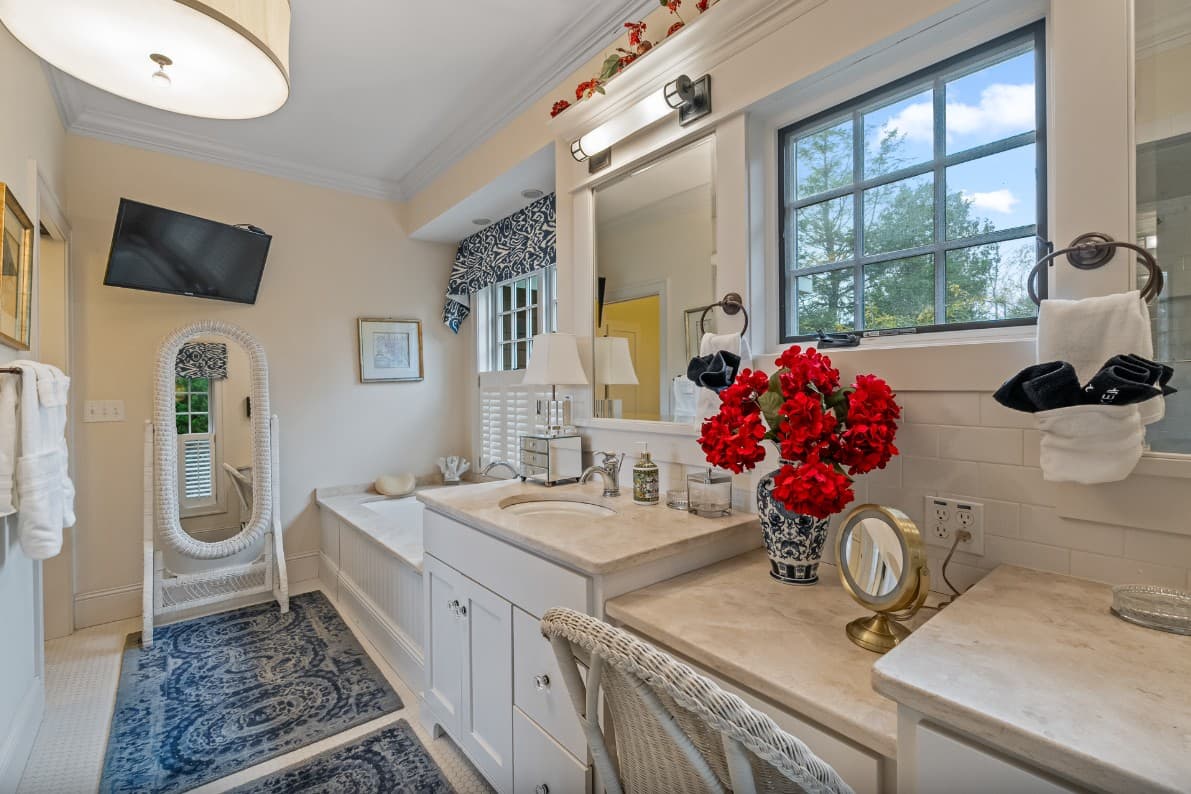 Goettelman's Lake House - Image 34