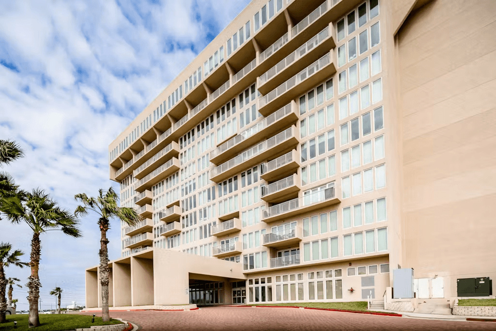 Solare Tower #705 - Image 25