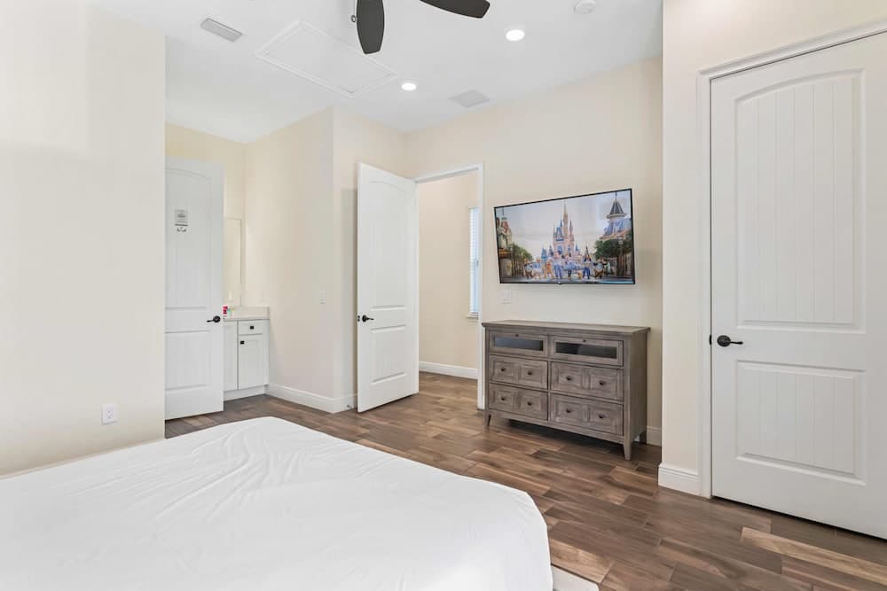 Knee Deep Haven - Image 15