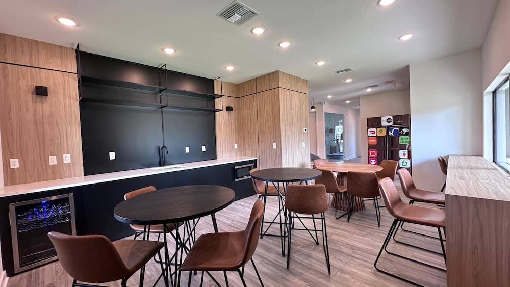 Hub Paradise - Image 57