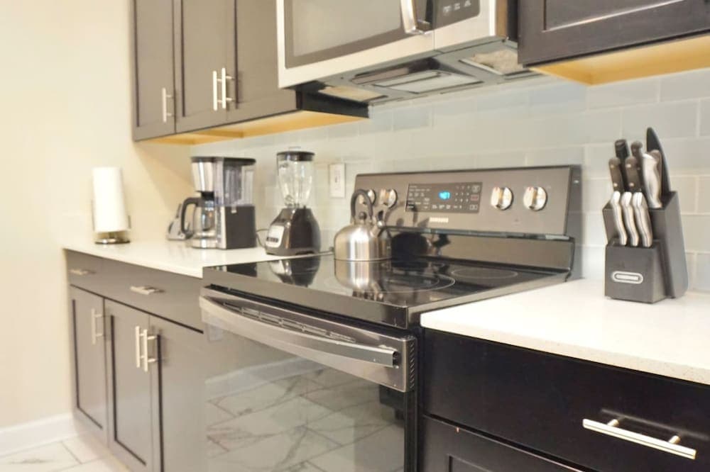 Minnie Champion #8933 - Image 9