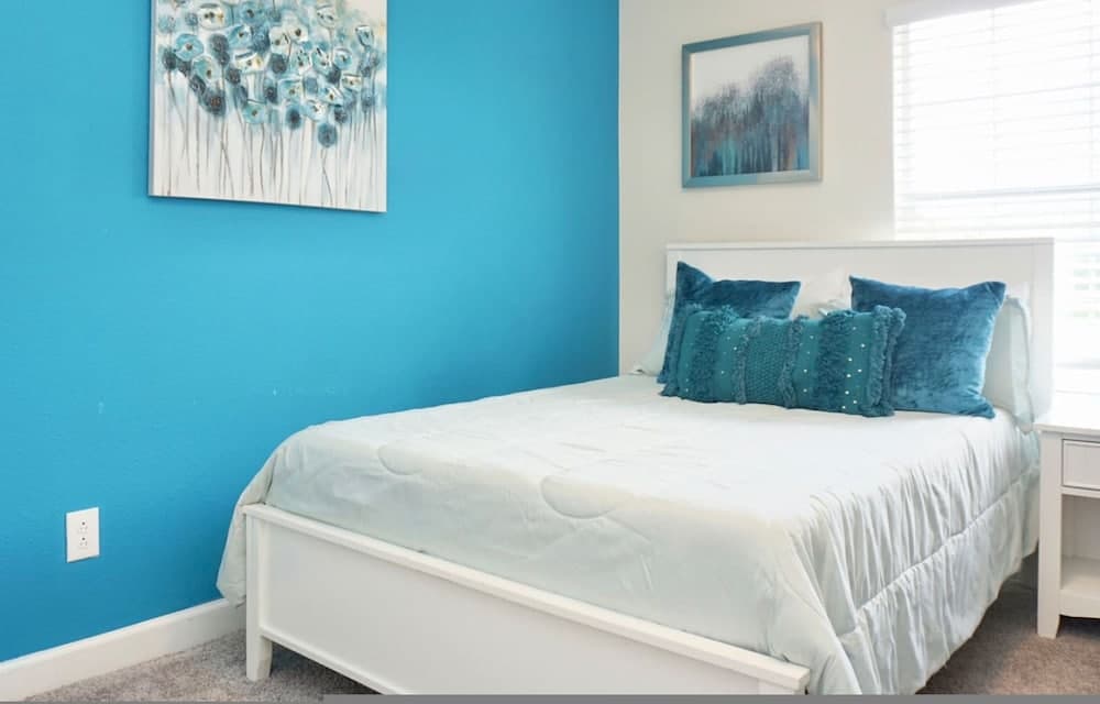 Minnie Champion #8933 - Image 13