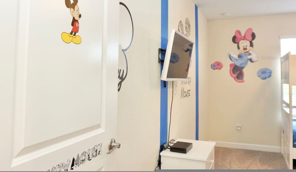 Minnie Champion #8933 - Image 19