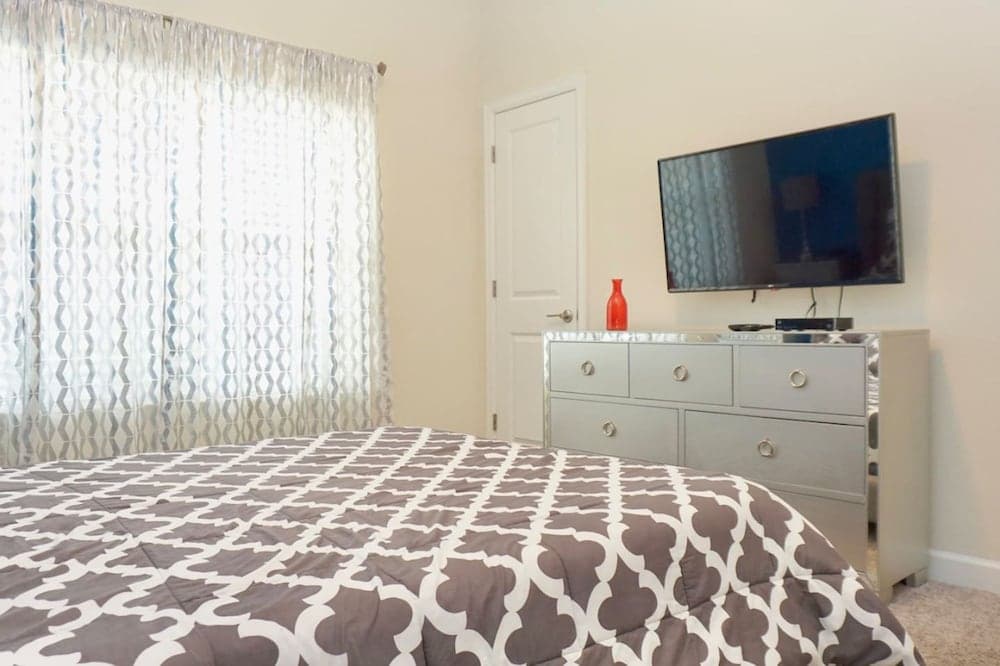 Minnie Champion #8933 - Image 27