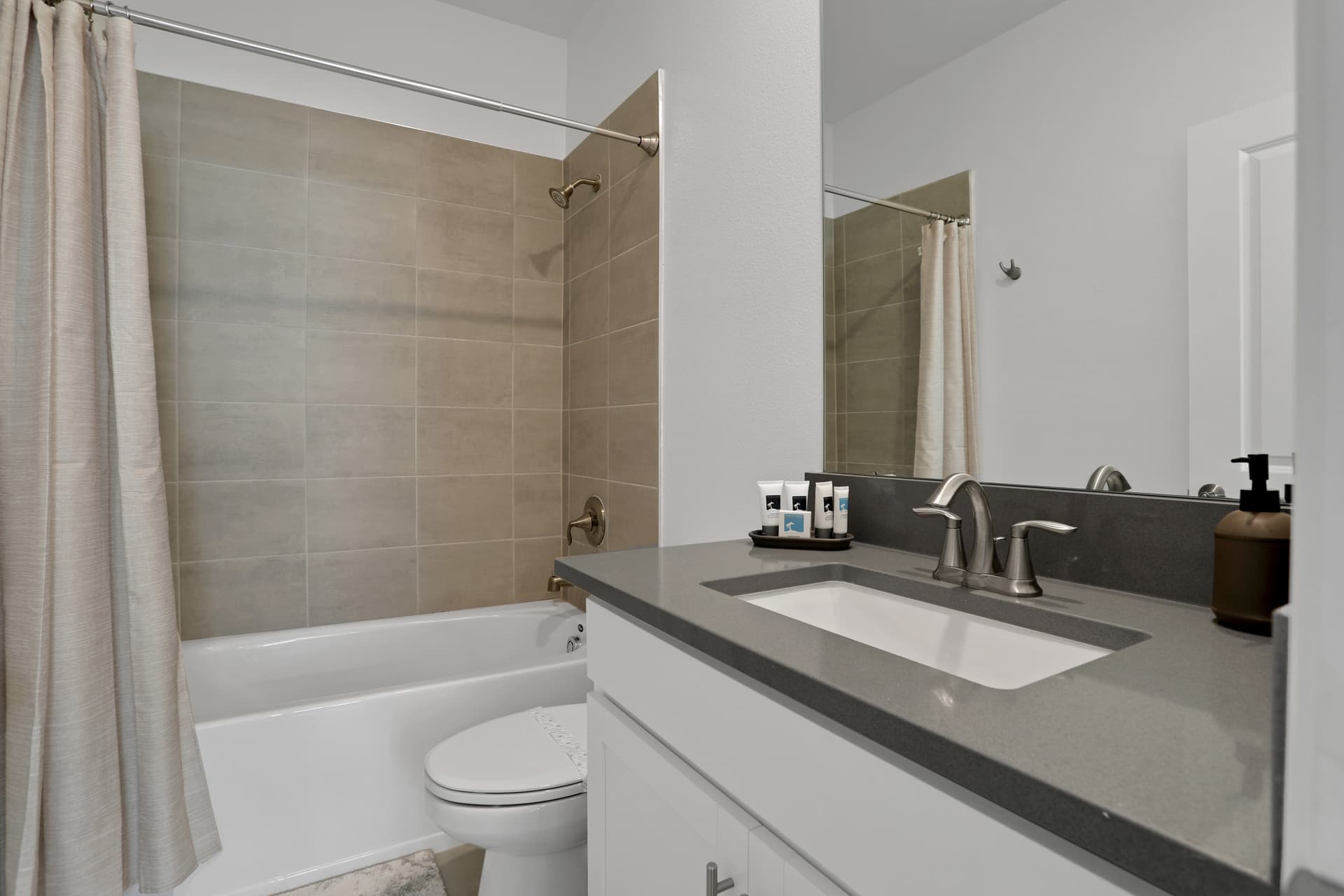 Family Haven Hideaway - Image 45