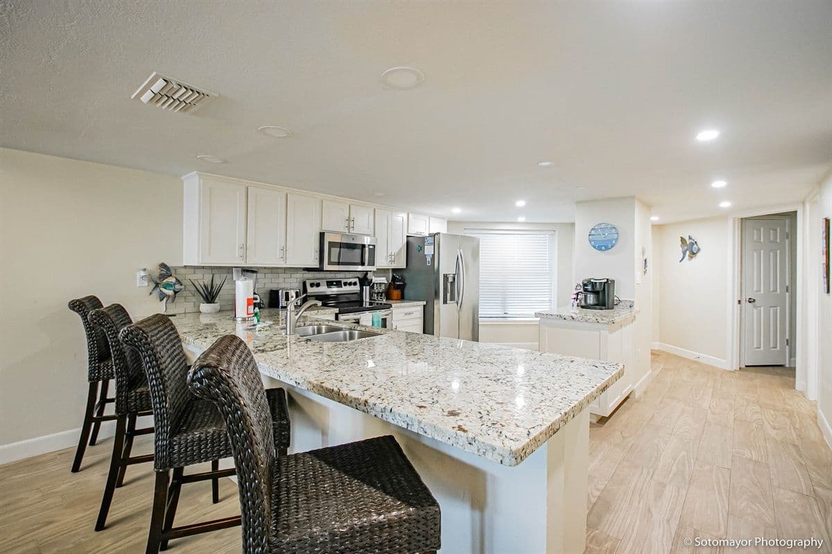 Queen Isabella Residence - Image 3