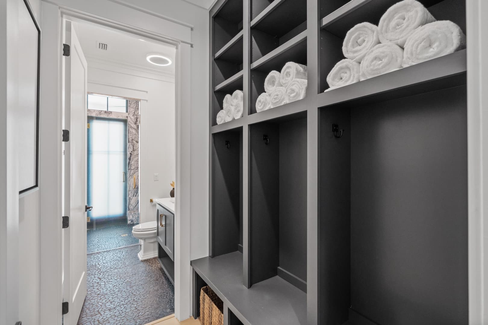 Grand Pearl - Image 47