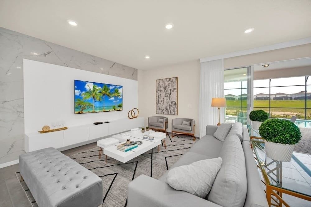 Lana Avenue Villa - Image 1