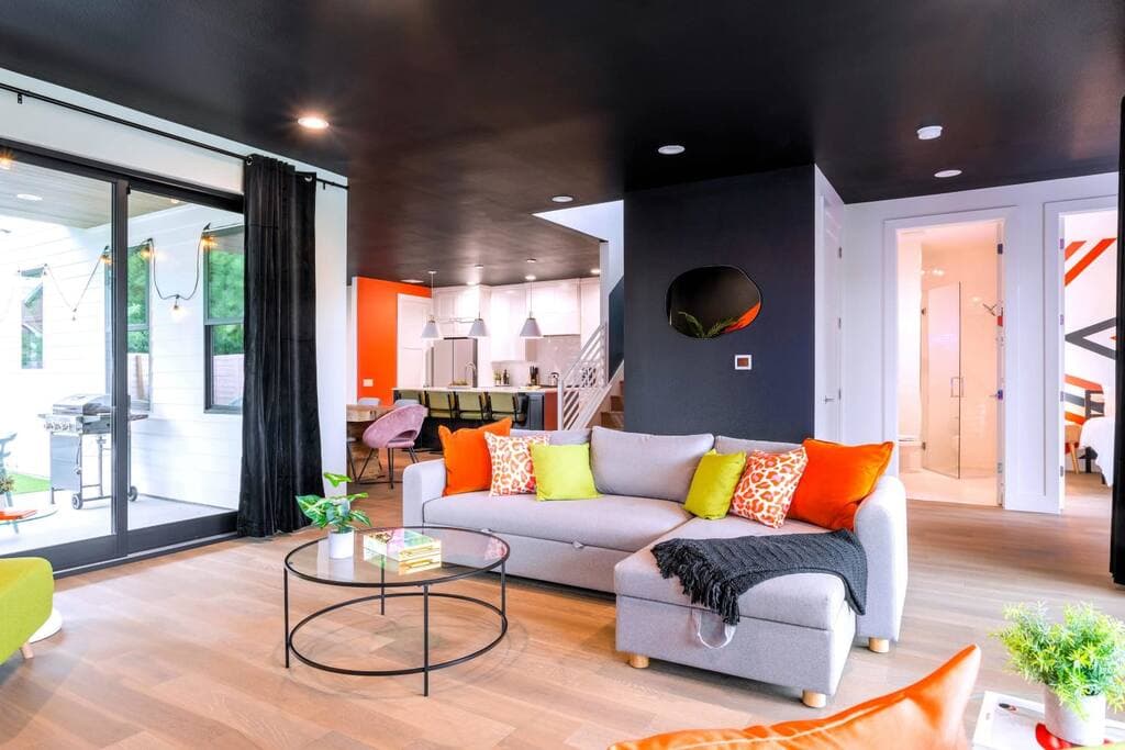 Queen's Gambit - Image 7