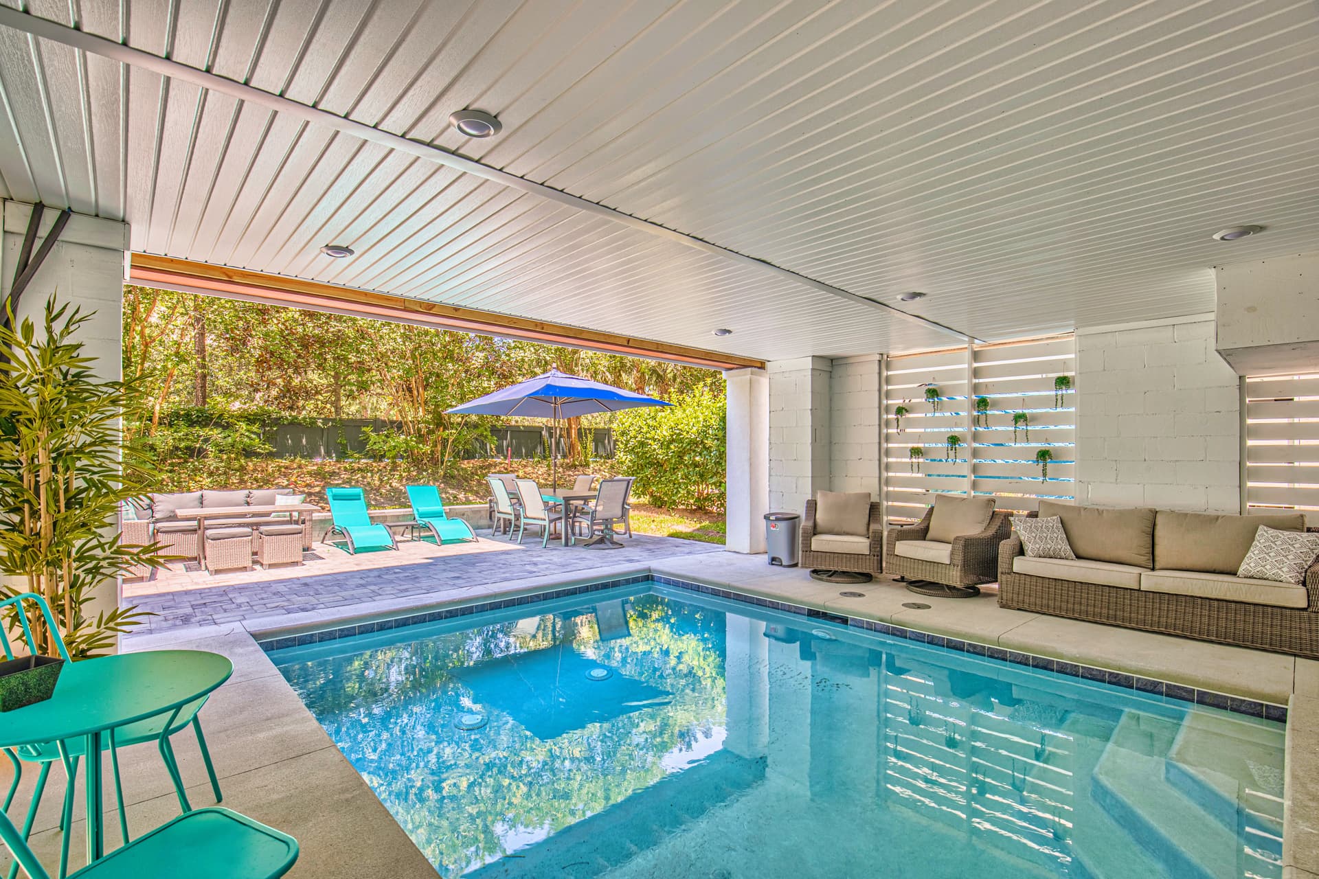 Five Beach Bums - Image 2