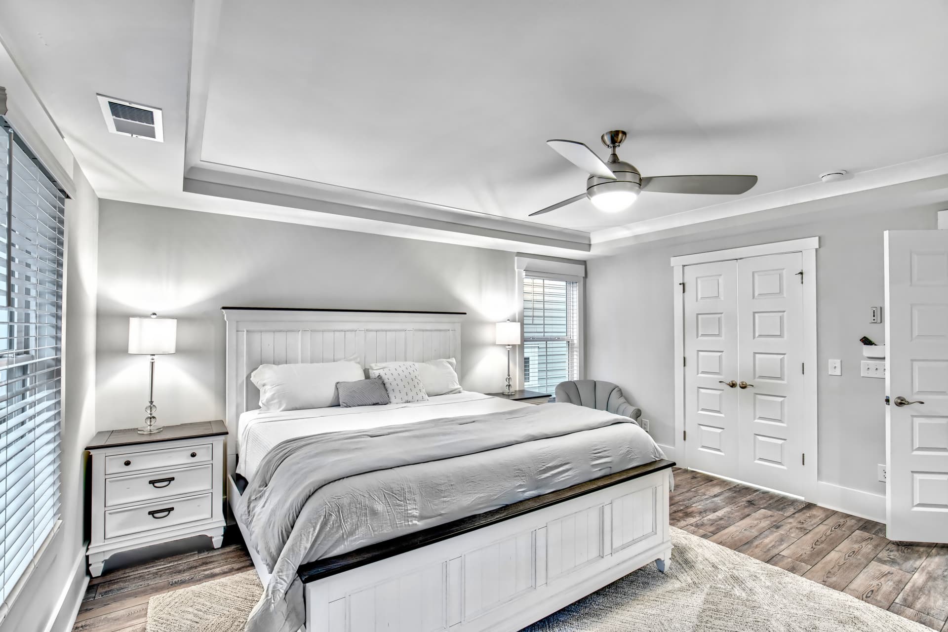 Five Beach Bums - Image 13