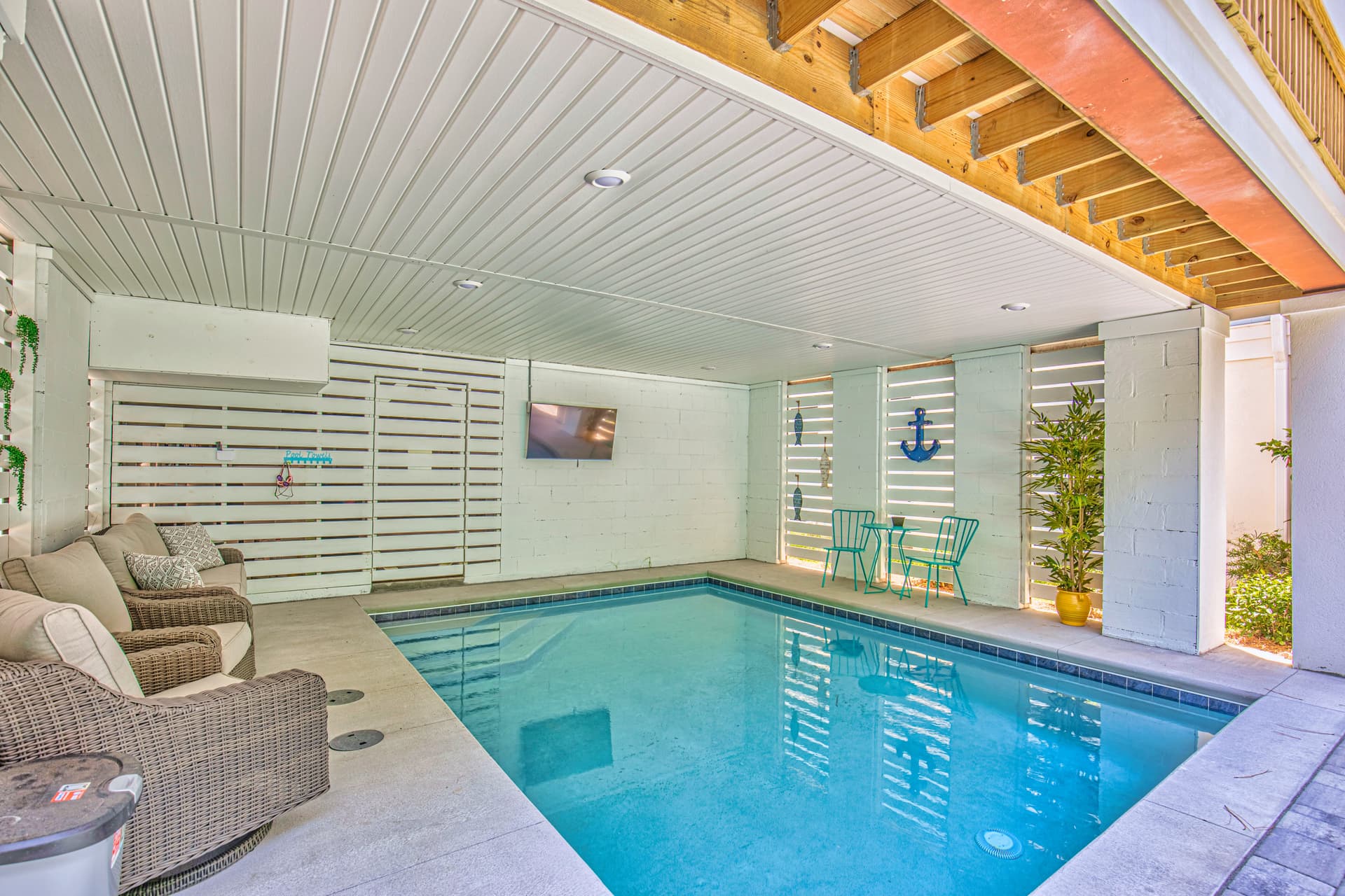 Five Beach Bums - Image 35