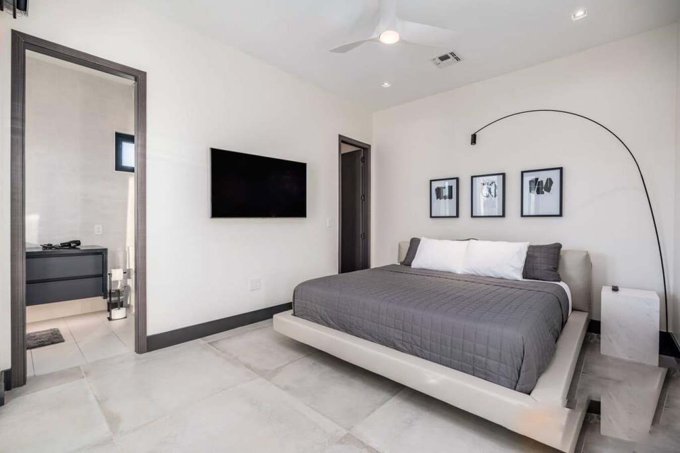 Scottsdale Desert Paradise - Image 32