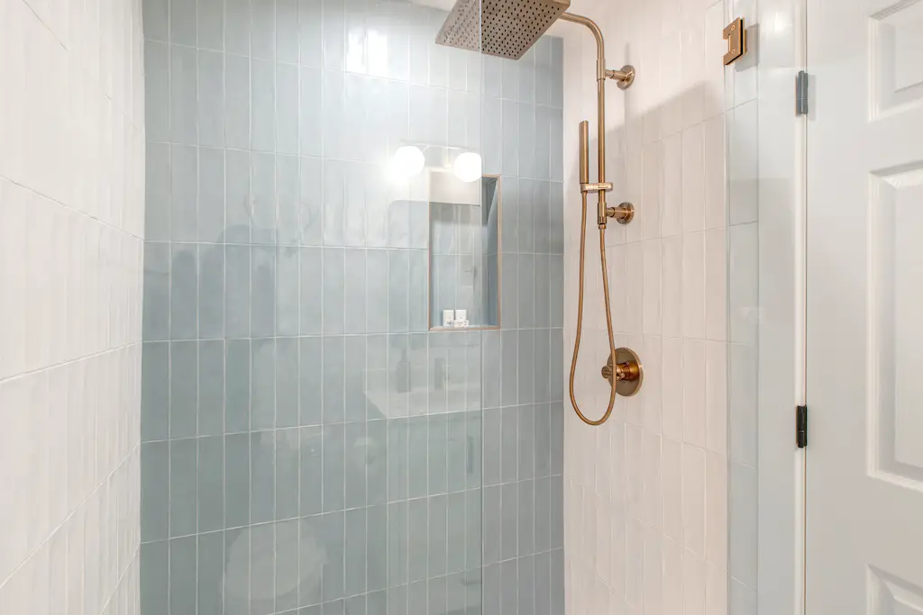 Last Run of the Day House - Image 21