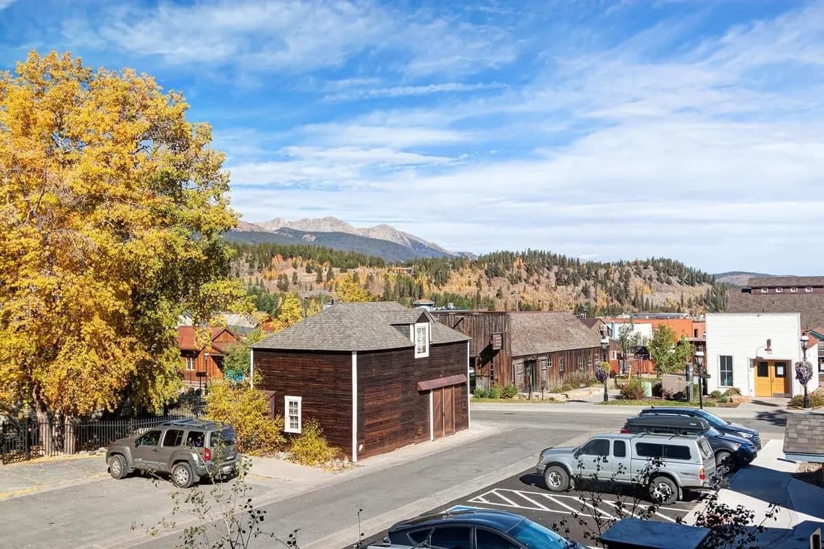 Aurum Condo - Image 13