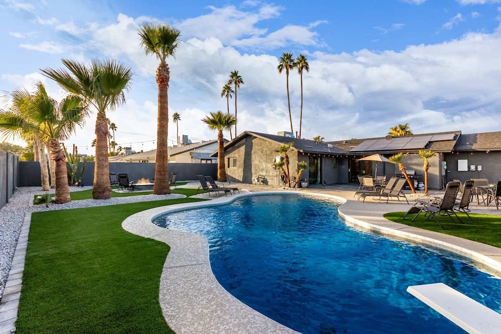 Greystone on Osborn - Image 1