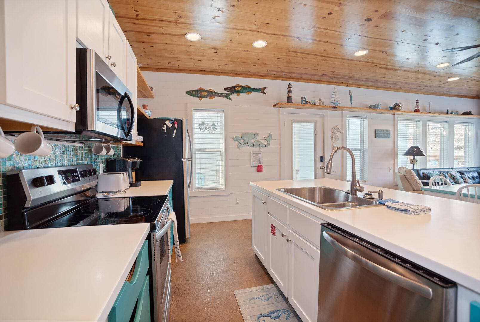 Another Day in Paradise - Image 9