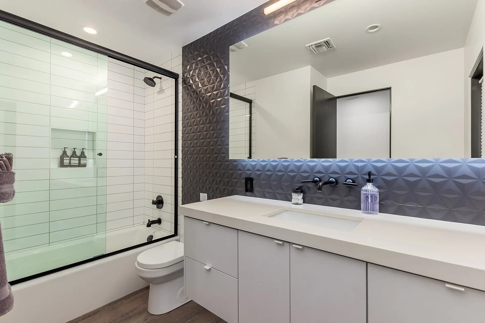 Camelback Manor - Image 83