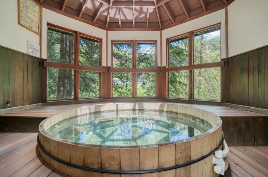Manitou Riverhouse #115 - Image 2