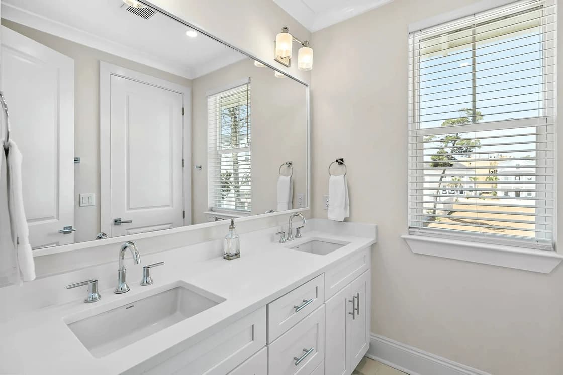 Emerald Escape - Image 19