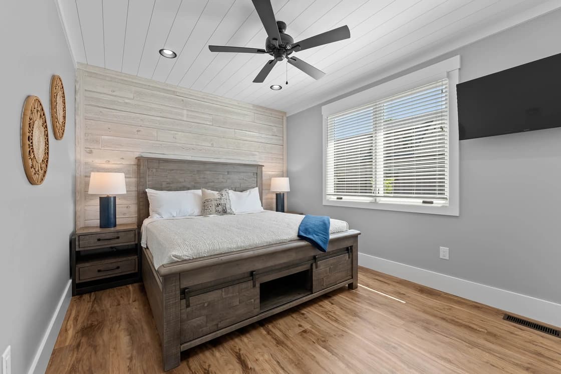 Lakefront Serenity Lodges - Image 21