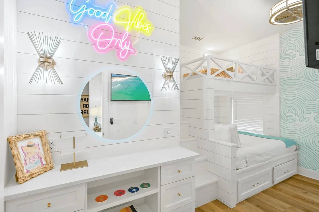 Shady Palms - Image 23