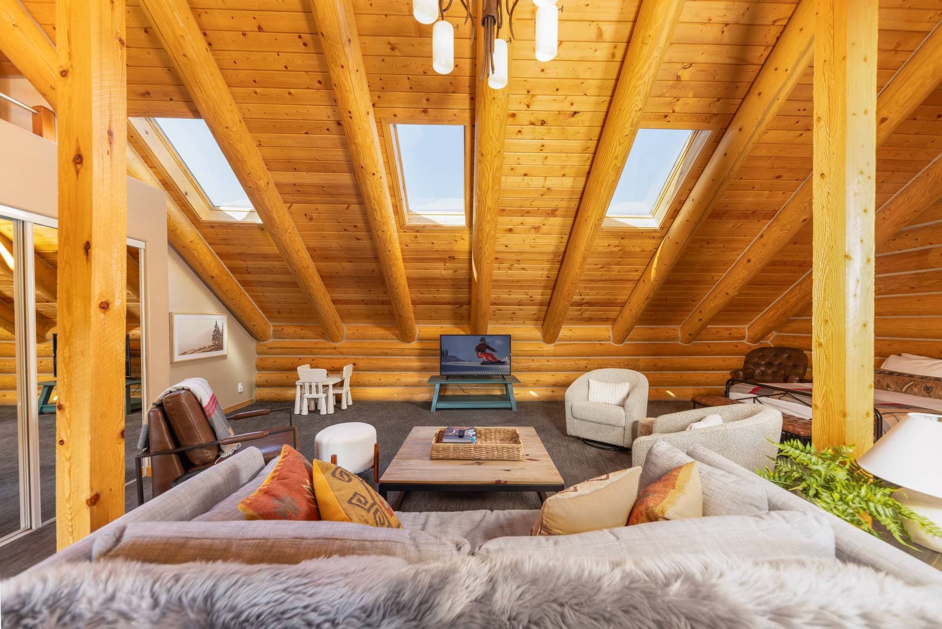 Modern Ski Home - Image 7