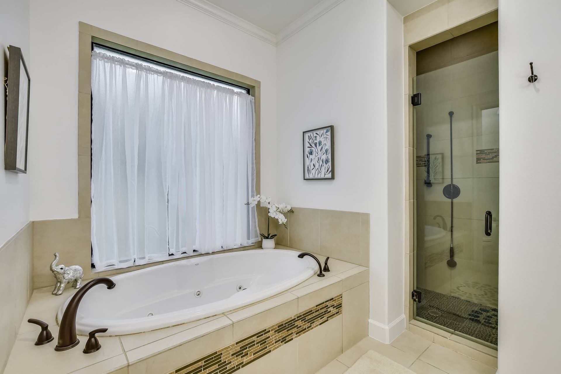 Hillside Oasis - Image 40