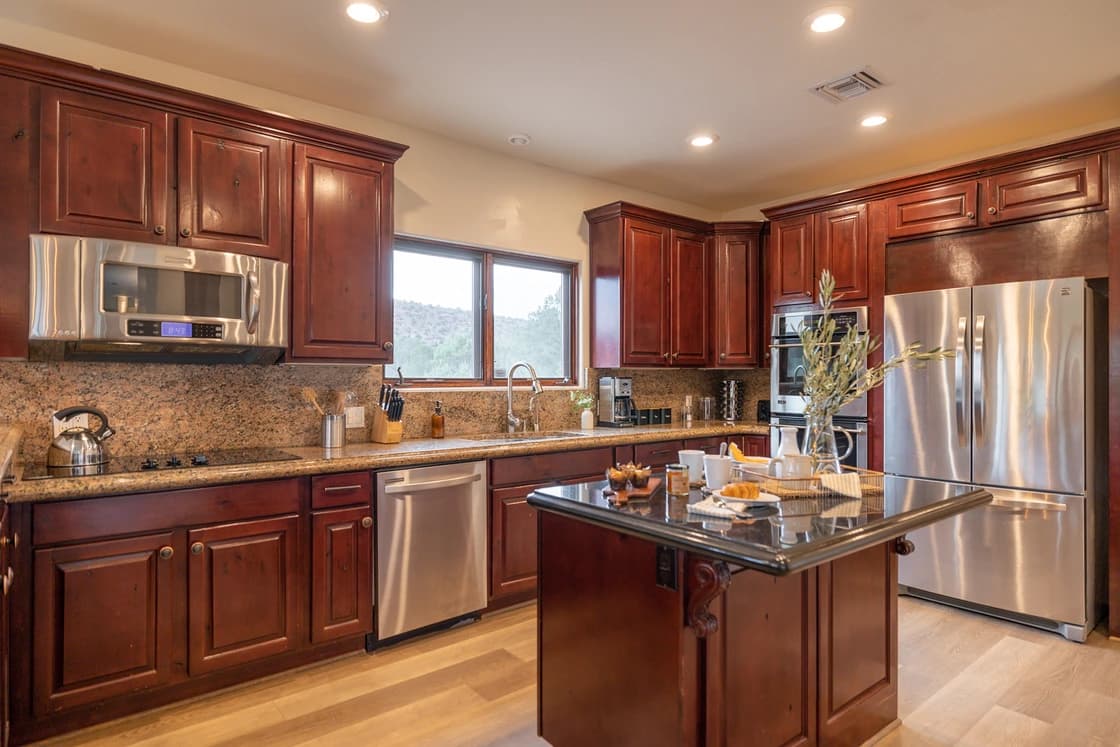 Pyramid Manor - Image 5