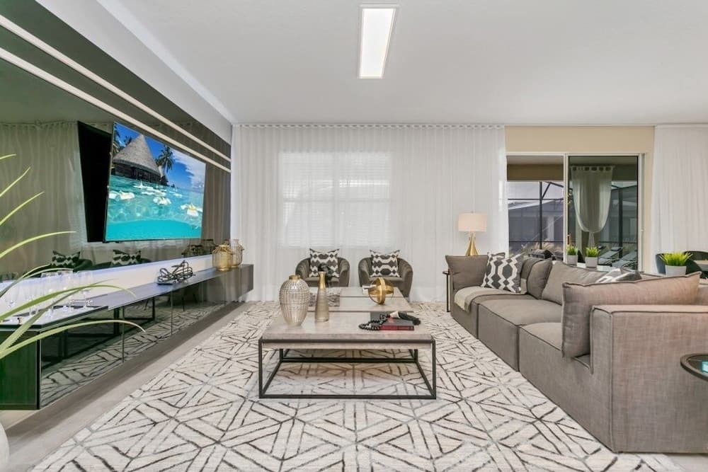 Target Boulevard Villa - Image 1