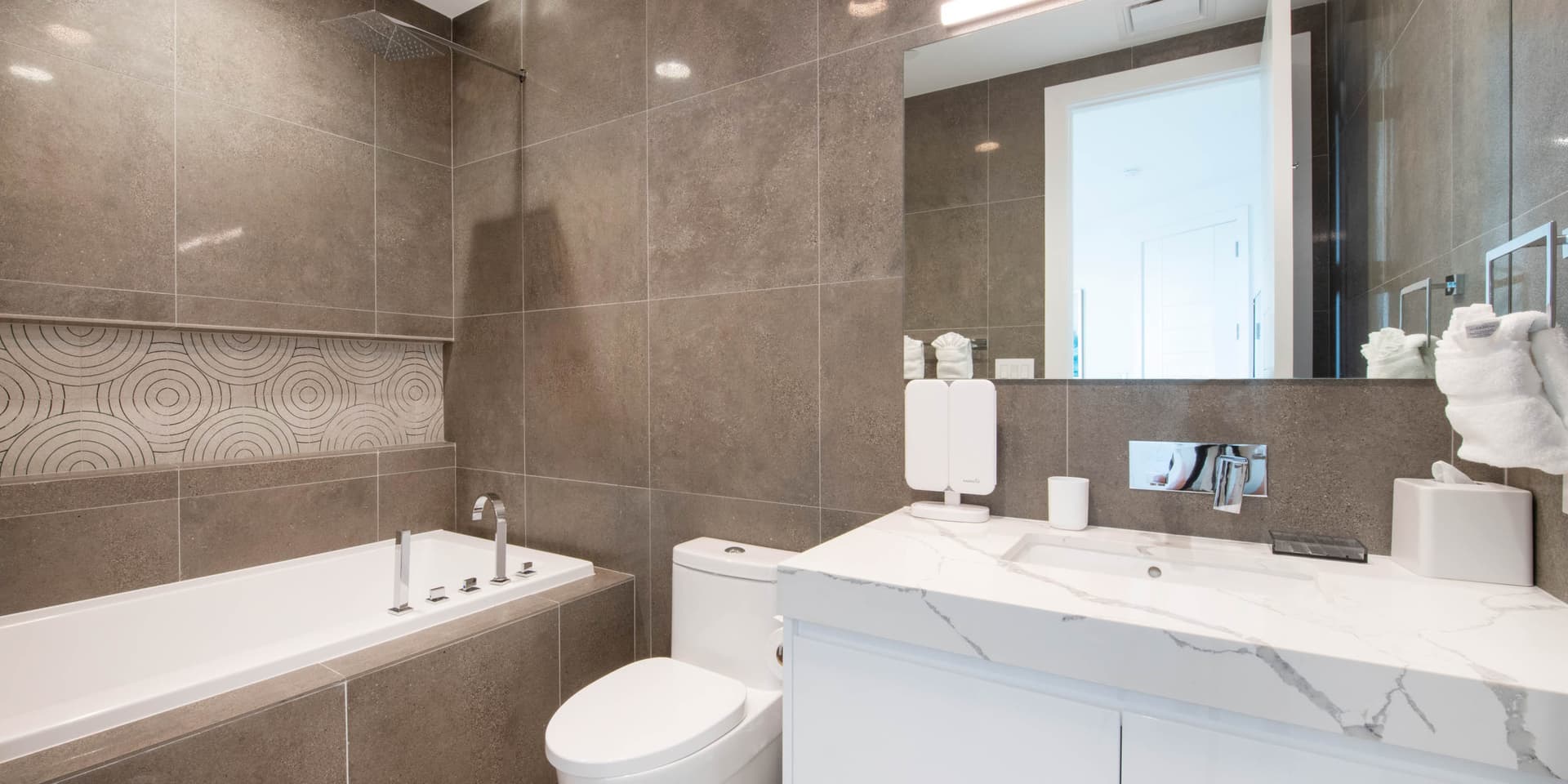 Seabreeze Penthouse Haven - Image 20