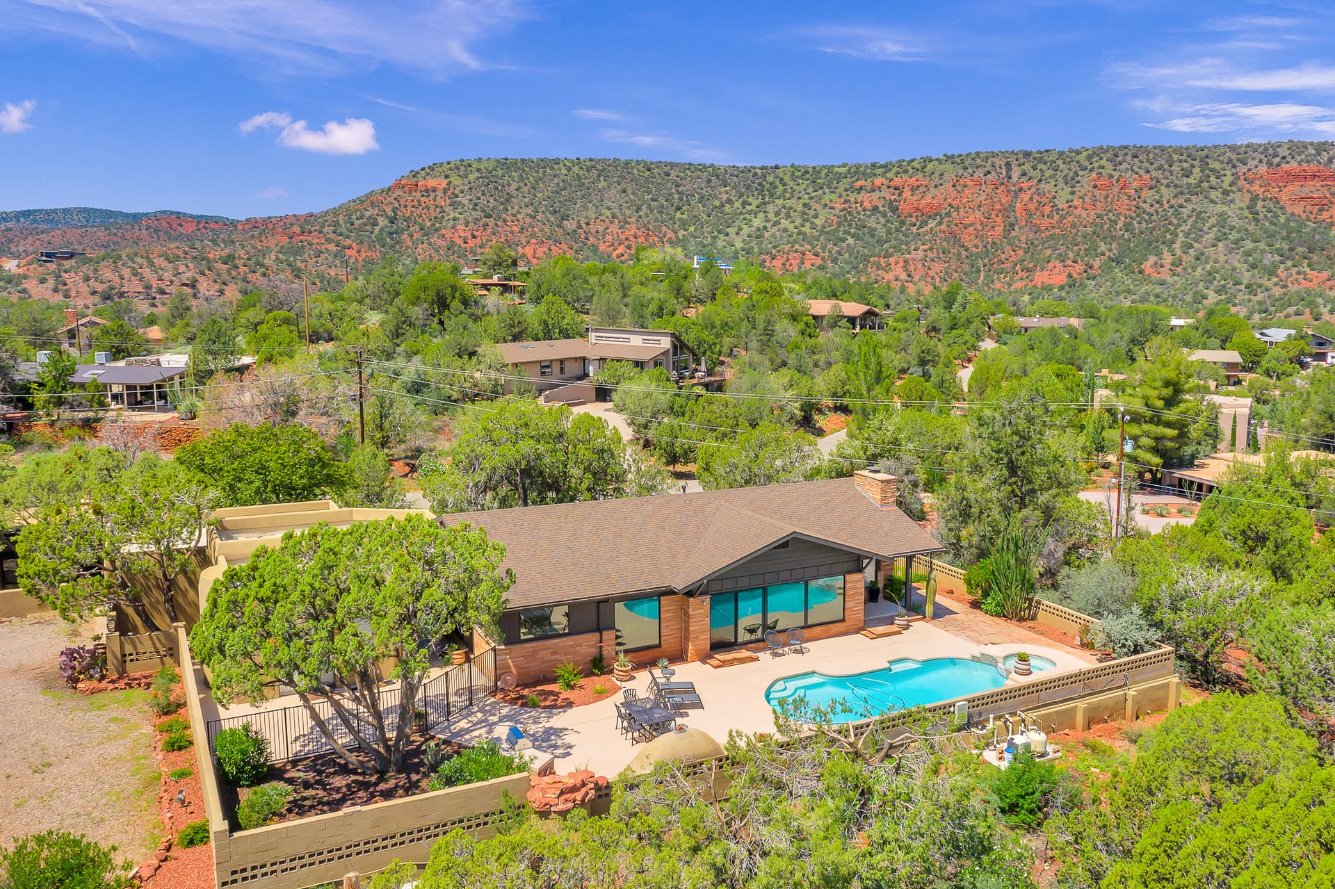 Chimney Rock Trail House - Image 1